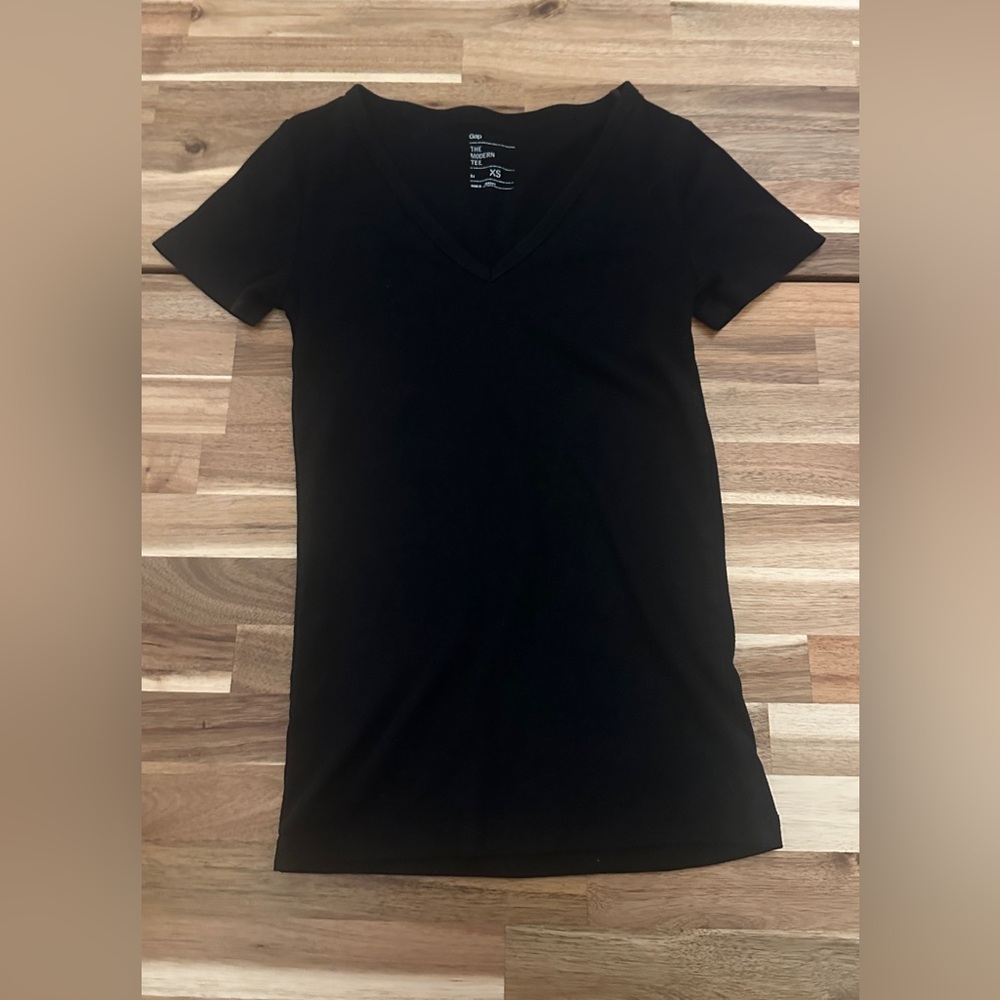 GAP Black V-Neck Short Sleeve Tee XS